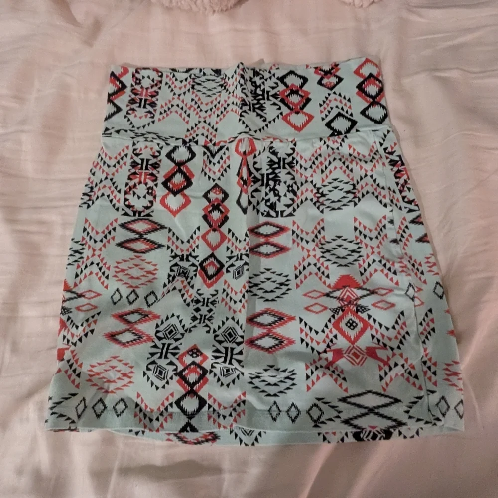 Charlotte Russe Geometric Tribal Print Pencil Skirt - Black, Red, Green - Picture 2 of 3
